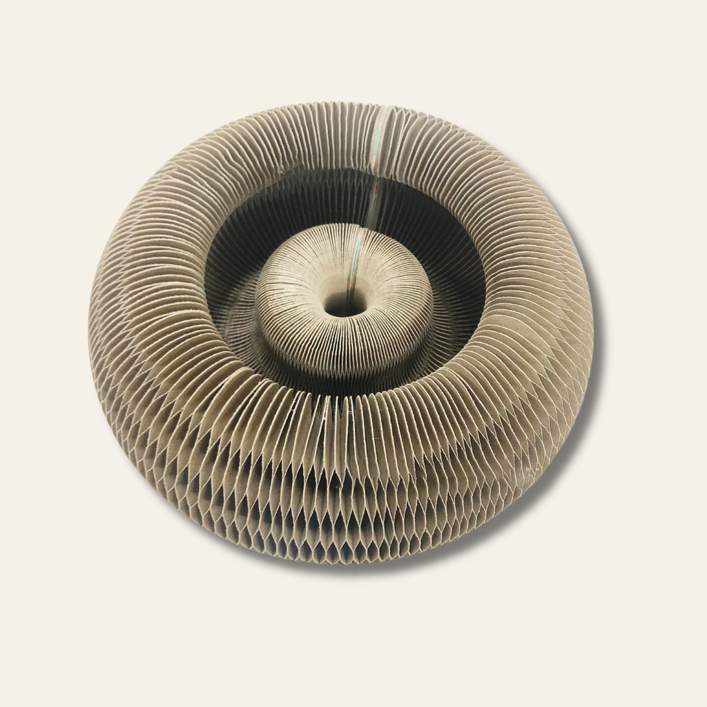 Rascador para gatos con campana y juguete yo-yo — tablero honeycomb